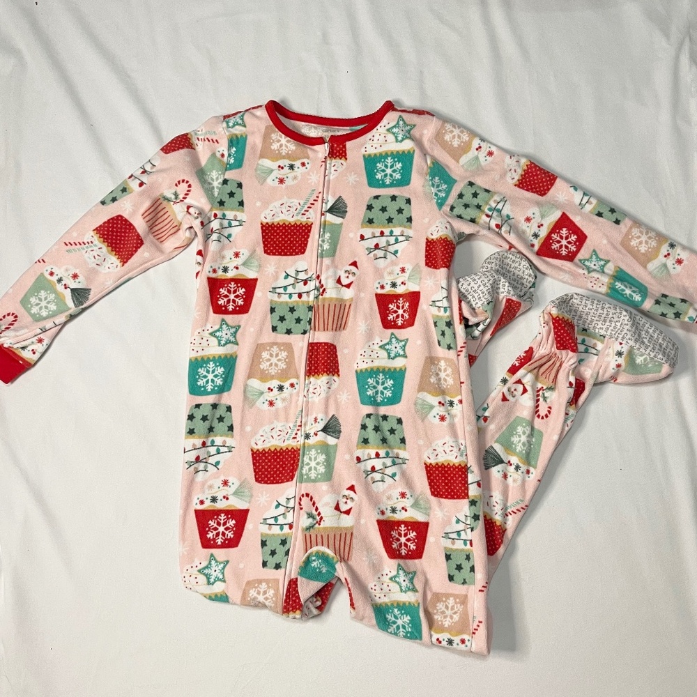 Girls Christmas Onesie Footie Pajama - Carter’s size 10 fleece hot cocoa pattern